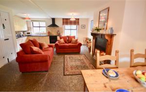 Delphi Lodge Cottages的厨房或小厨房