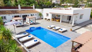 Kolam renang di atau dekat dengan Villa near Ibiza Town Sleeps 10