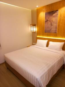 Llit o llits en una habitació de UNUMA HOTEL