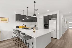 Una cocina o cocineta en Libbity's at The Point by Experience Jervis Bay