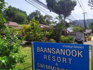 a sign for a bankaramoot resort and swimmingorld at Baansanook Resort & Swimming Pool in Ko Chang