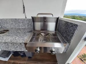 Kuchyň nebo kuchyňský kout v ubytování Apartamento en Ricaurte para descansar y disfrutar