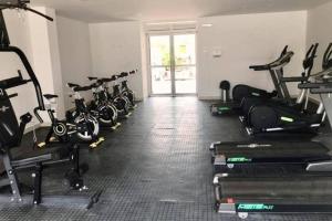 Fitness centrum a/nebo fitness zařízení v ubytování Apartamento en Ricaurte para descansar y disfrutar