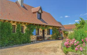 a house with ivy on the side of it at Amazing Home In St Priest La Fougeres in La Coquille