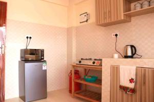 A kitchen or kitchenette at Cosy and spacious apartment in Meru