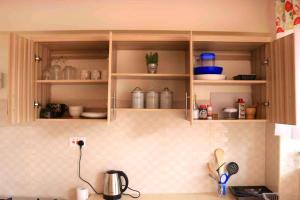 A kitchen or kitchenette at Cosy and spacious apartment in Meru