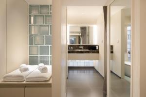 Postel nebo postele na pokoji v ubytování YANH Ratchawat Hotel