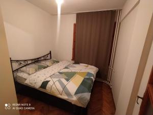 a small bedroom with a bed in a room at Uncular Flat 3+1 in Istanbul