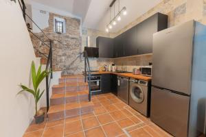 a kitchen with a refrigerator and a washer and dryer at Encantador apartamento en Calle Segovia in Madrid