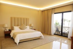 Voodi või voodid majutusasutuse Bayview Hotel Beirut toas