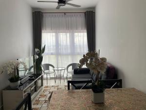 Posezení v ubytování Has Hills Residence - 2 BEDROOMS CONDO with WiFi