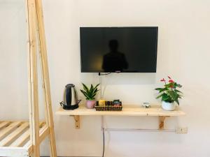 TV a/nebo společenská místnost v ubytování Sunny Hanoi Homestay