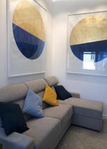 A seating area at Lily Apartment Napoli