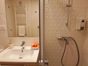 a bathroom with a sink and a shower at ESQUÍ PIRINEO ARAGONÉS APARTAMENTO EL JUNCARAL Wifi in Villanúa +15 photos