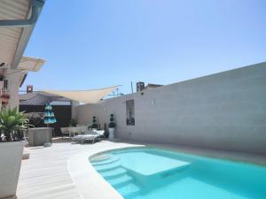 a swimming pool in the backyard of a house at Calymar in Sierra de Yeguas +44 photos