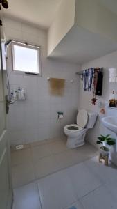 a bathroom with a toilet and a sink at Cosy House in Chiangmai in Ban Rong O