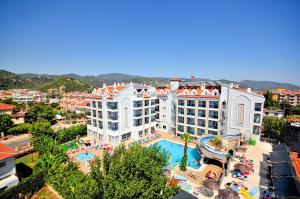 Nespecifikovaný výhled na hory nebo výhled na hory při pohledu z hotelu