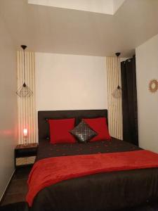 Posteľ alebo postele v izbe v ubytovaní Évasion romantique avec jacuzzi intérieur