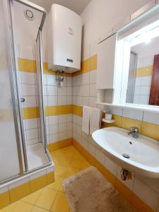 a bathroom with a sink and a shower at Ski-to-door apartment Waldrand in Bad Kleinkirchheim