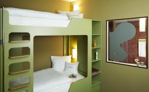 Postelja oz. postelje v sobi nastanitve 25hours Hotel Zürich West