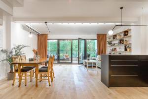 a kitchen and dining room with a table and chairs at Lumina I 2BR Apartment with Terrace I Parking I 100m2 I 2 Bathrooms in Łódź
