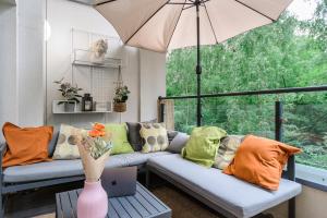 a living room with a couch and an umbrella at Lumina I 2BR Apartment with Terrace I Parking I 100m2 I 2 Bathrooms in Łódź +28 photos