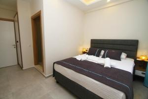 a bedroom with a large bed in a room at Marinda Otel in Cesme