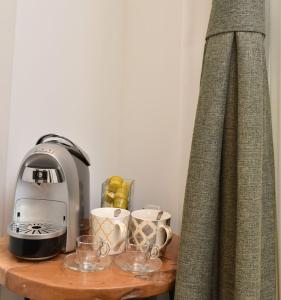 ADVA Boutique מלון אדווה的咖啡和沏茶工具