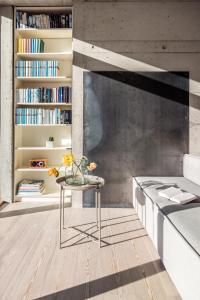 a living room with a table and bookshelves at Bleibe in Bad Kohlgrub