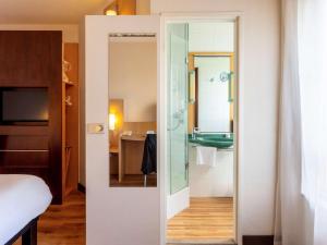 Letto o letti in una camera di ibis Antwerpen Centrum