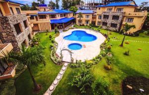 A view of the pool at Bharatpur Garden Resort or nearby