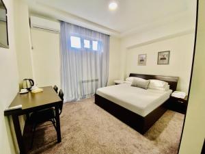Voodi või voodid majutusasutuse Grand Fortune Hotel toas