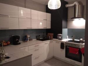 Kuchnia lub aneks kuchenny w obiekcie NightHost Kleczkowska 49 m53 Wrocław