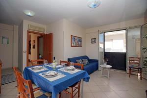 Posedenie v ubytovaní CASA LUCA Appartamento al centro di Marzamemi vista mare con parcheggio privato