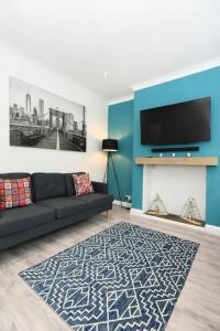 a living room with a couch and a fireplace at Modern Town House in Chesterfield & The Peaks in Newbold