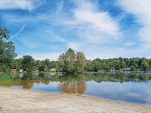 Imagem da galeria de Cozy cottage TOLVE met 4 fietsen vlakbij natuurgebieden Drents Friese Wold, Fochteloërveen en gevangenisdorp Veenhuizen em Oosterwolde