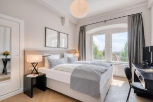 a bedroom with a large bed and a window at Hotel Eisenhut in Rothenburg ob der Tauber