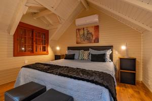 a bedroom with a large bed in a attic at Pousada Vila 505 in Canela