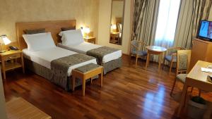 Posteľ alebo postele v izbe v ubytovaní Riviera Hotel