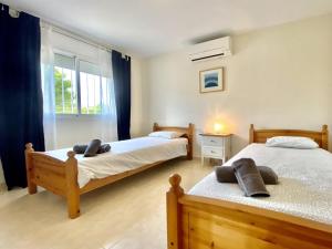 Postel nebo postele na pokoji v ubytování Villa Libelula + 37 fotografií