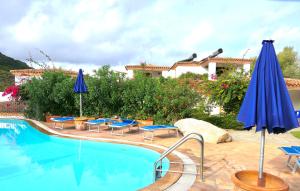 Majoituspaikassa Residence con piscina a Tanaunella a 1500 m dal mare tai sen lähellä sijaitseva uima-allas