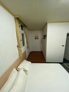 Postel nebo postele na pokoji v ubytování Rich Zone Hotel