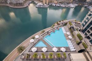 Вид на бассейн в InterContinental Dubai Marina, an IHG Hotel или окрестностях