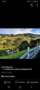 a screenshot of a picture of a field with a fence at Chalé charmoso com vista p/ Montanha - Gonçalves in Paraisópolis