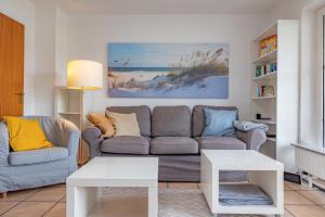 Posezení v ubytování fewo1846 Strandresidenz Wassersleben - Nordi - komfortables Studioapartment mit Balkon und Meerblick