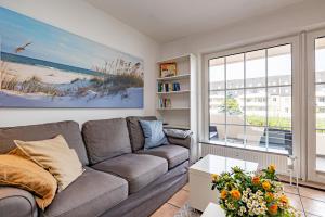 Posezení v ubytování fewo1846 Strandresidenz Wassersleben - Nordi - komfortables Studioapartment mit Balkon und Meerblick