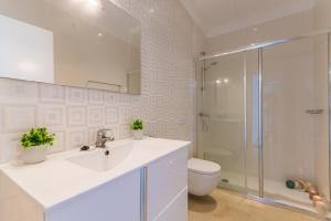 A bathroom at Ideal Property Mallorca - Can Micalo