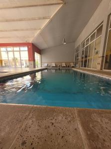 La pileta dentro o cerca de Hotel Pórtico Norte