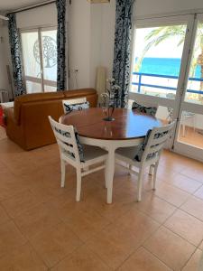 a dining room with a table and chairs and the ocean at Casa Estrella in Mojácar