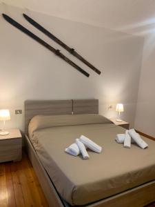 a bedroom with a bed with two pillows on it at CASA MASCIA in Cencenighe